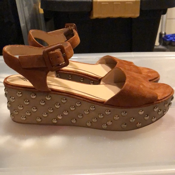 Brian Atwood gorgeous suede tan brown cognac platform sandals heels 10 studded - Picture 3 of 7